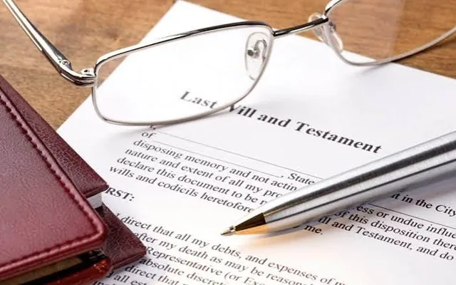 Last Will and Testament with reading glasses and a pen